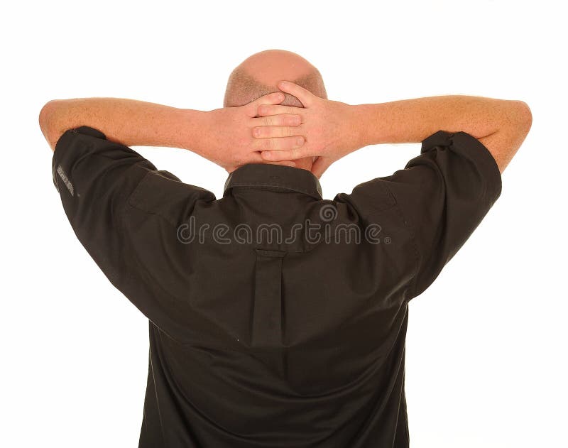 cache tes mains derriere ton dos