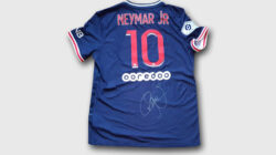 Neymar Versteigert Sein Signiertes Original Trikot Für Den Guten Zweck