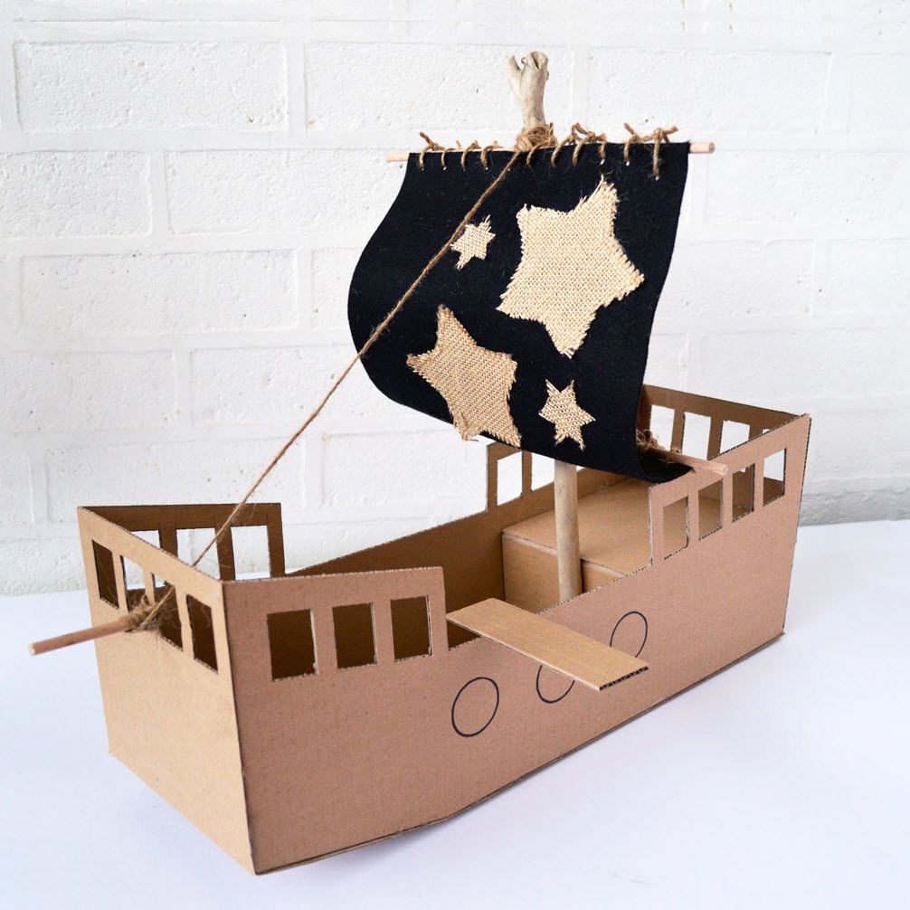 bateau pirate en carton fabriquer