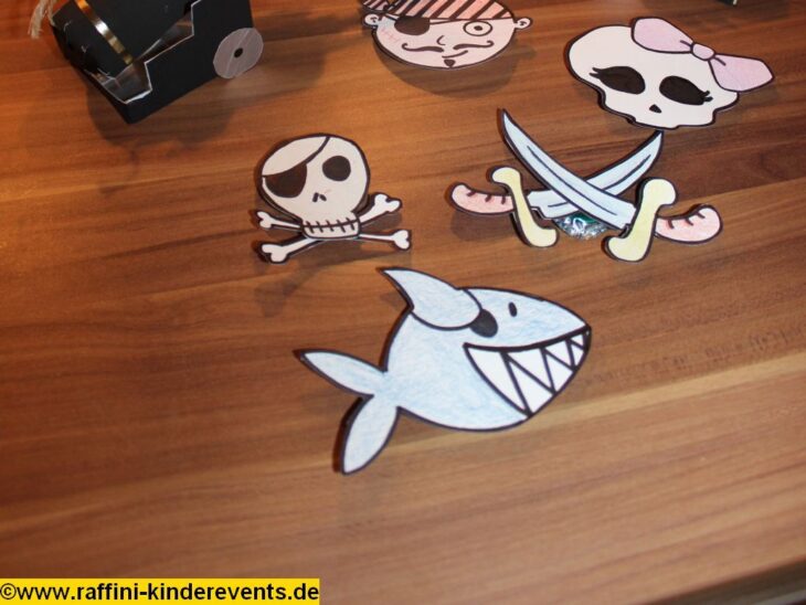 Piratenparty Basteln Pirate Piraten Ahoy Bastelideen Kindergeburtstag Iheartcraftythings Spoon Piratenparty Kindern Mateys Piratas Neverland Ahoi Bricolage Bastelarbeiten Holzlöffel Karneval Pirat Activité Activités