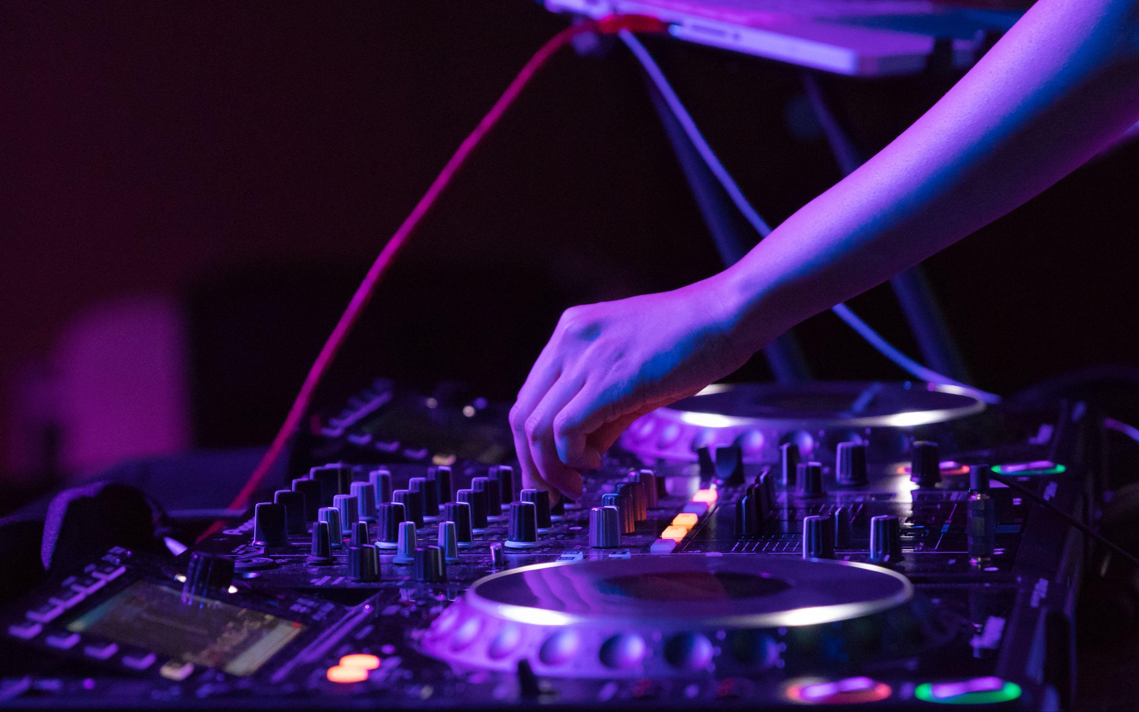  Mixer de DJ Fondo de pantalla 4k ID:10230 Bildidee 