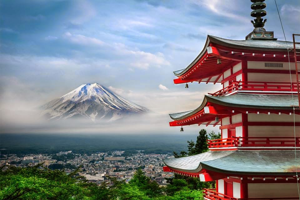  Visit Sacred Mount Fuji and the Chureito Pagoda in Japan - Snow Motiv 