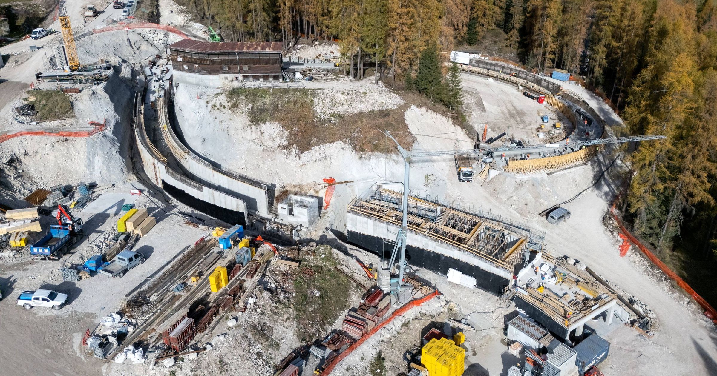  Olympische Winterspiele 2026 in Mailand und Cortina d'Ampezzo: Eiskanal Bildidee 