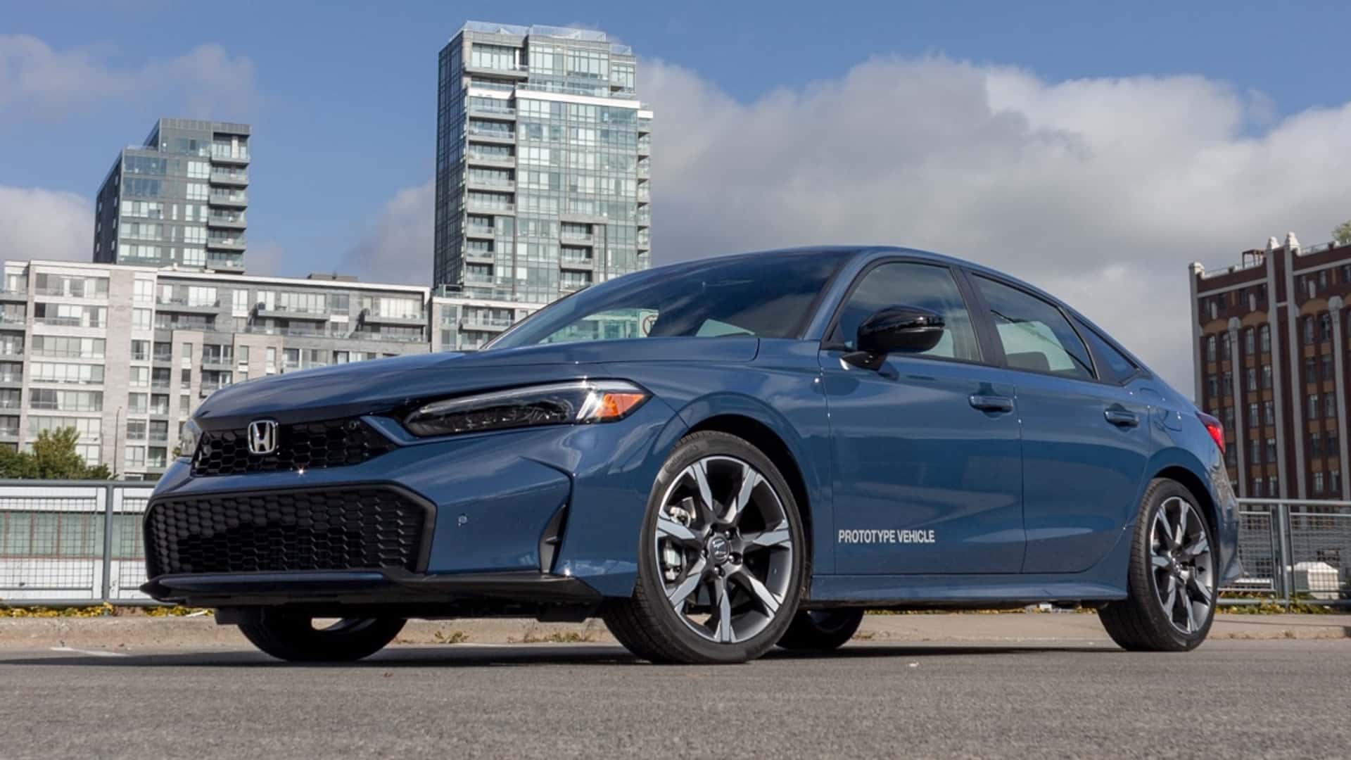  The 2025 Honda Civic Is a Love Letter to Hybrid Cars Motiv 