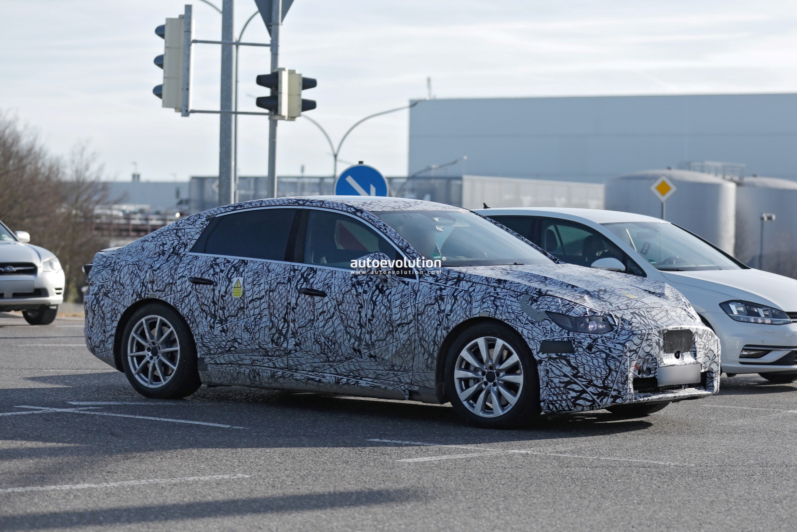  2026 Mercedes-Benz C-Class EV Spied Again, Will Compete With BMW's New Bildidee 