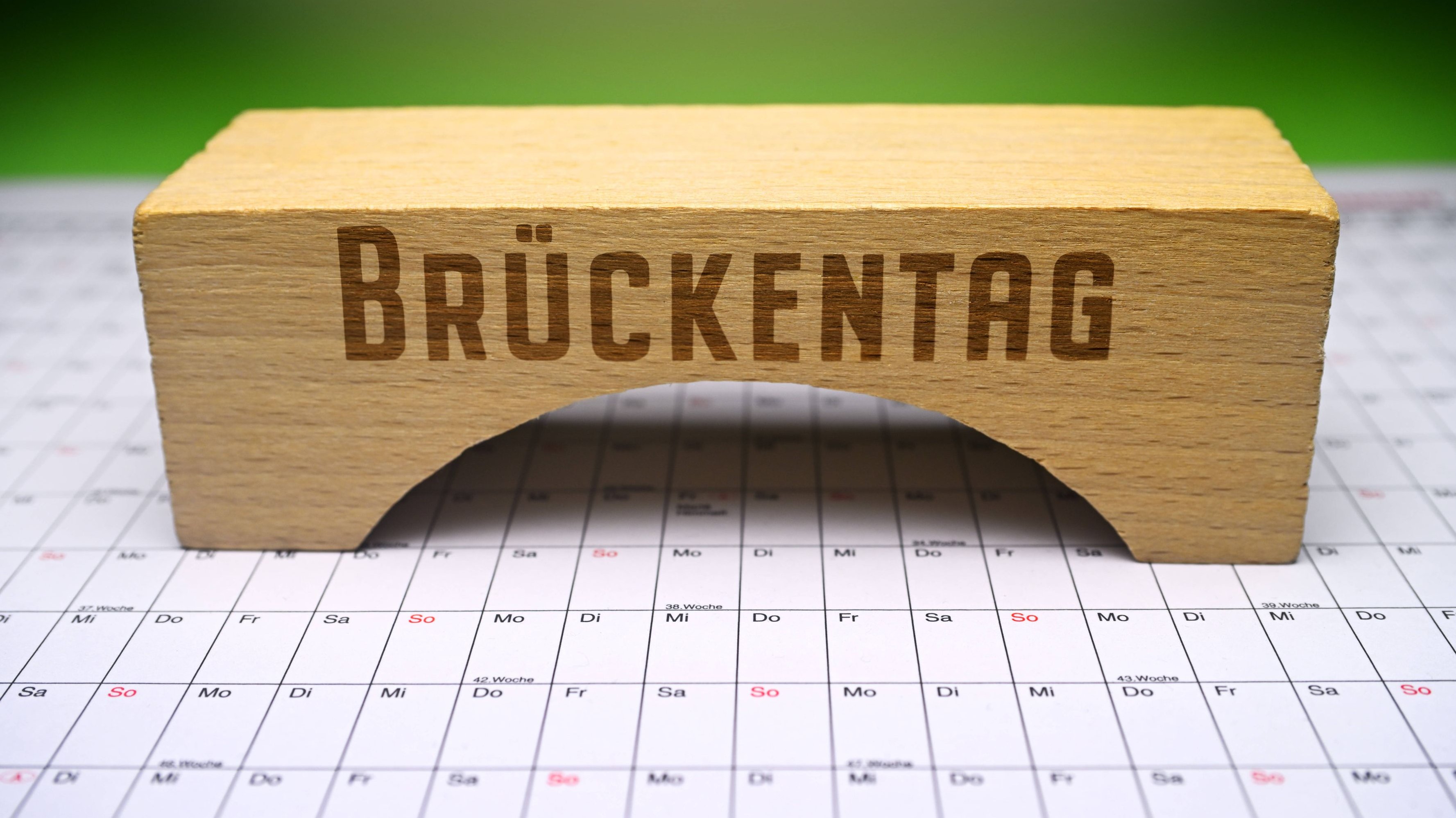  Brückentage/Urlaub Sachsen-Anhalt 2025 & 2026: Ferien clever planen Motiv 