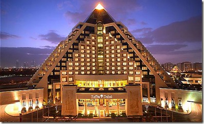  Skylines Travel: Dubai Tourism and Hospitality Industry Motiv 