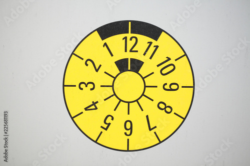  "Gelbe TÜV-Plakette" Stockfotos und lizenzfreie Bilder auf Fotolia.com 