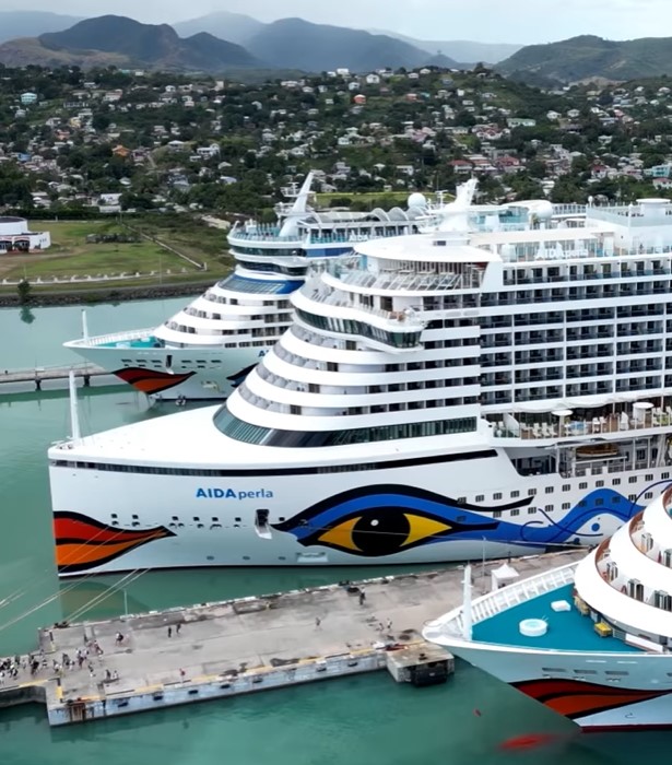  AIDA Dreifachanlauf auf Antigua in der Karibik Motiv 