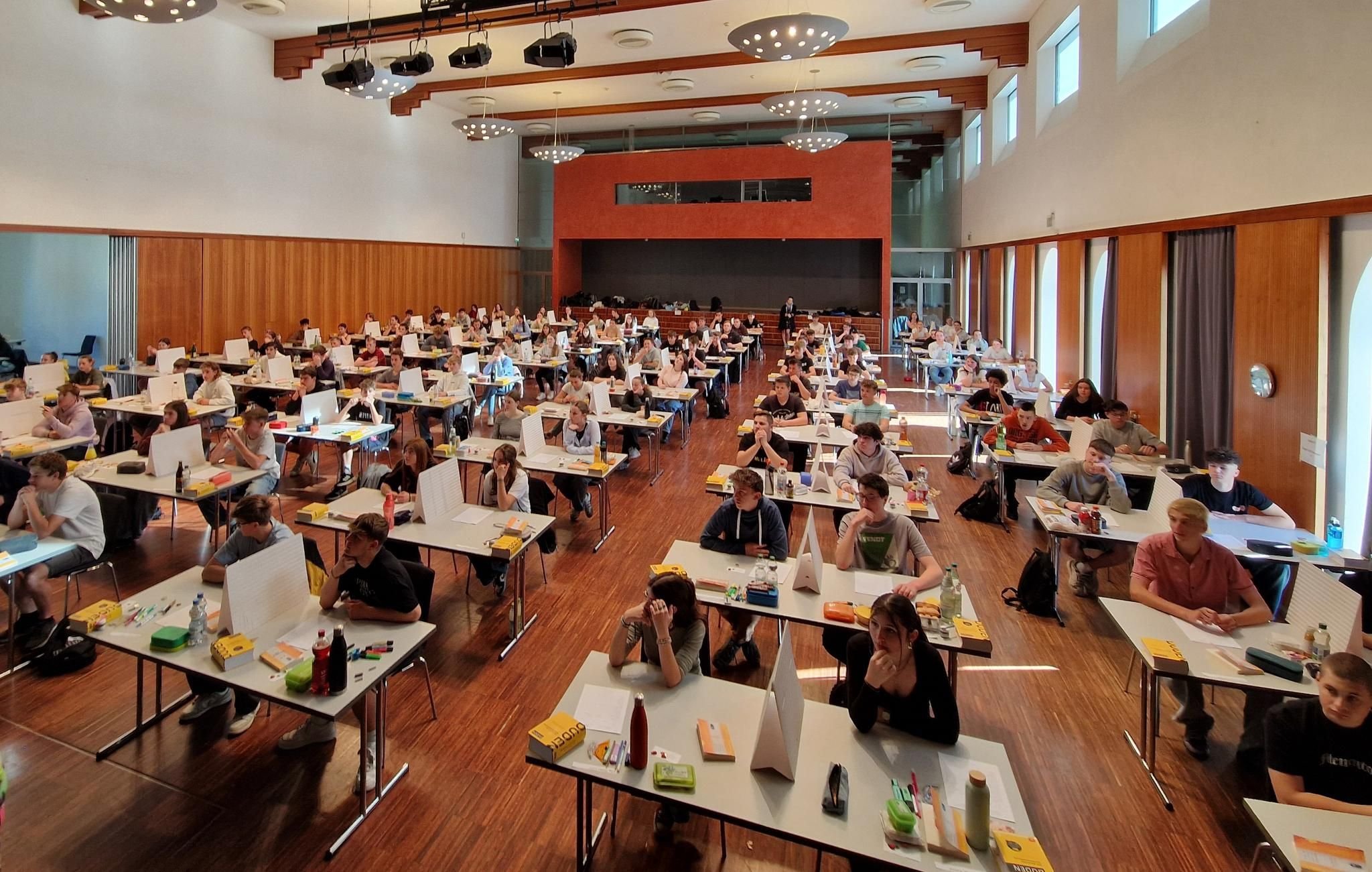  Abschlussprüfungen an der Realschule Motiv 