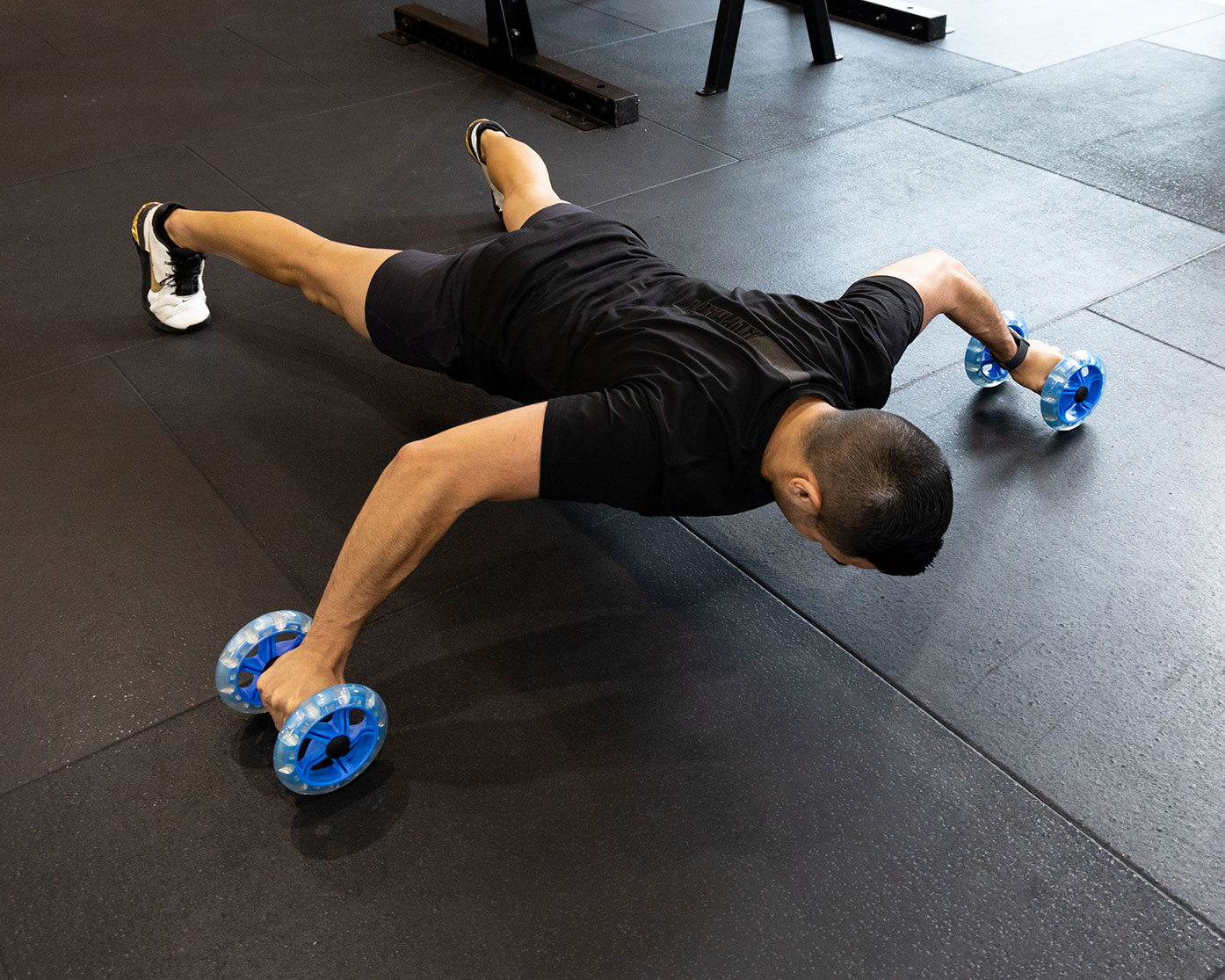  Foto zu 7 Benefits of Training with an Ab Roller 