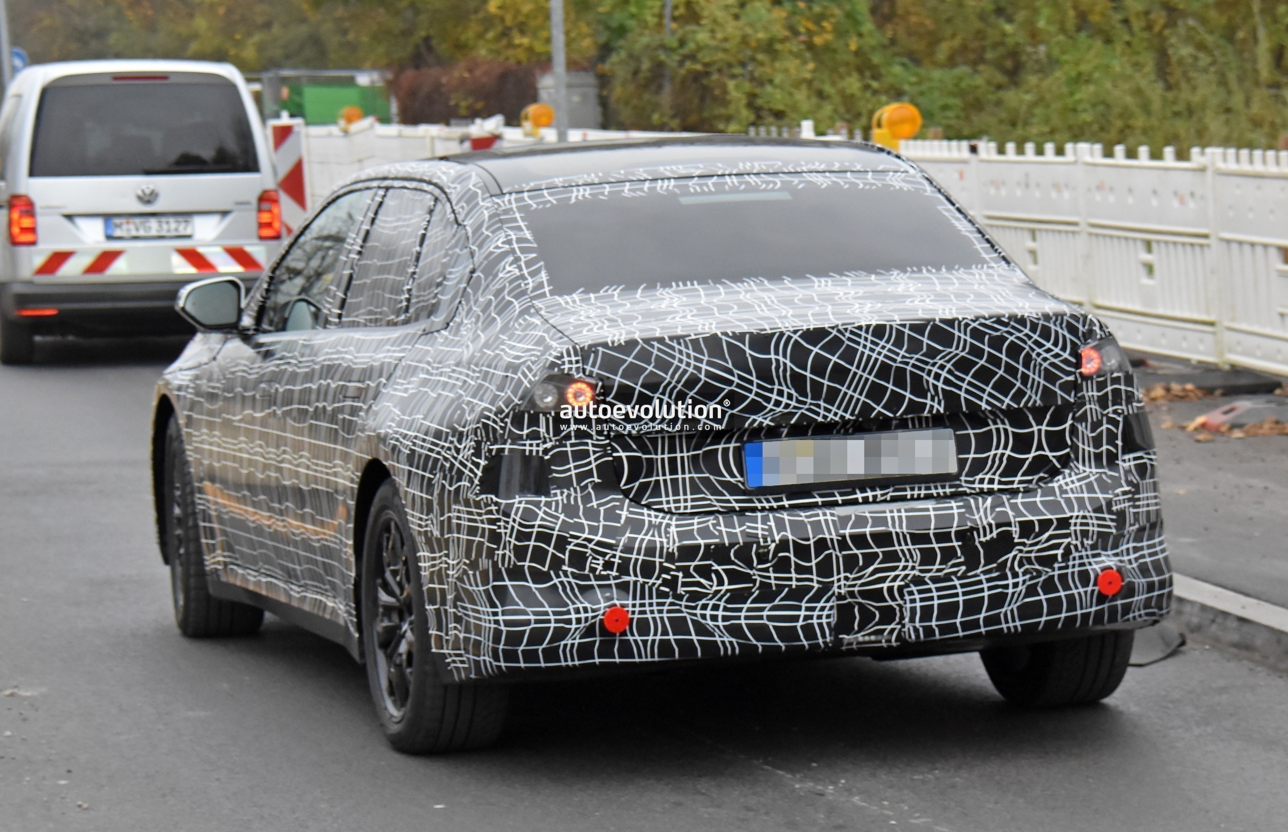  Foto zu 2026 BMW 3 Series (ICE) Gets Imagined Without Neue Klasse Style But 