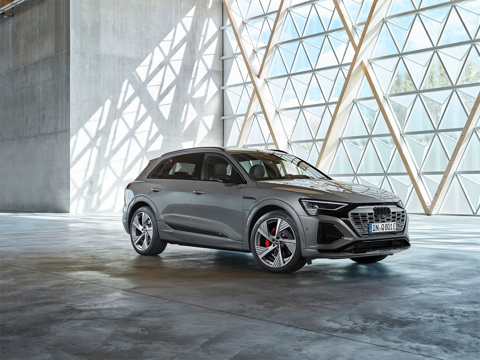  Audi Q8 e-tron & Q8 Sportback e-tron - Archibalds Illustration 